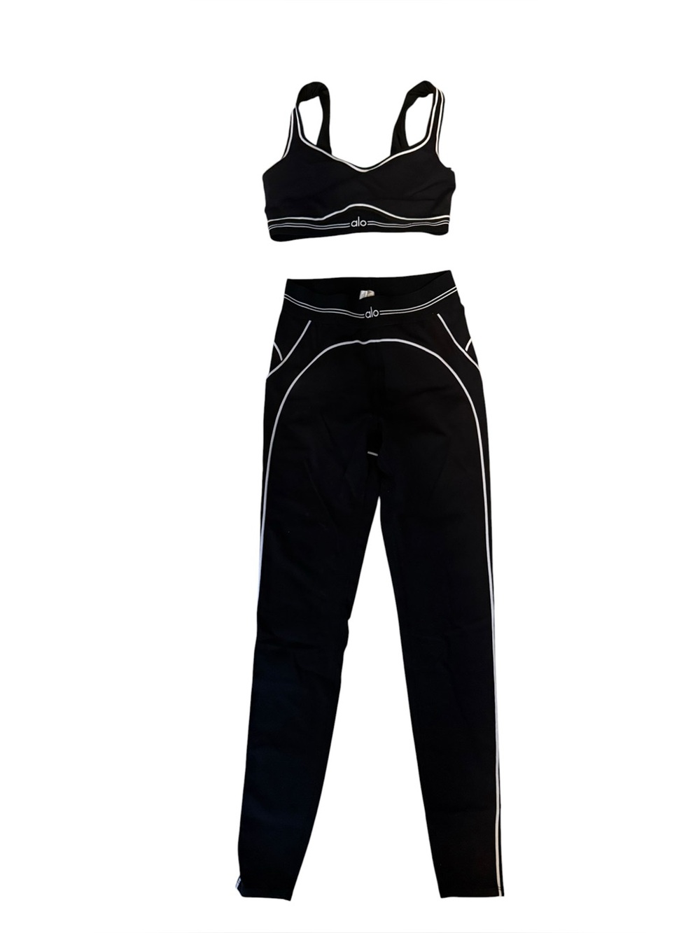 ALO Yoga Airbrush Heart Throb Bra and Leggings Set - Picture 2 of 16